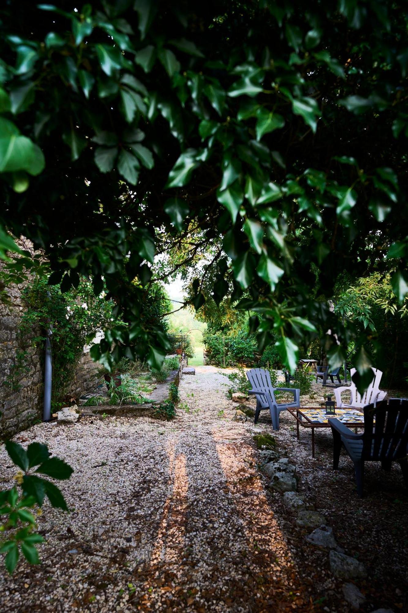Hotel La Ferme De Roquedure Montfaucon  Esterno foto